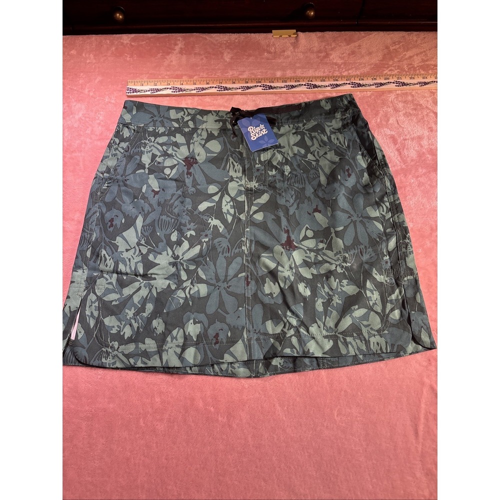 NWT Ripskirt Hawaii Green Camo Floral Sport Skirt Sz Large.